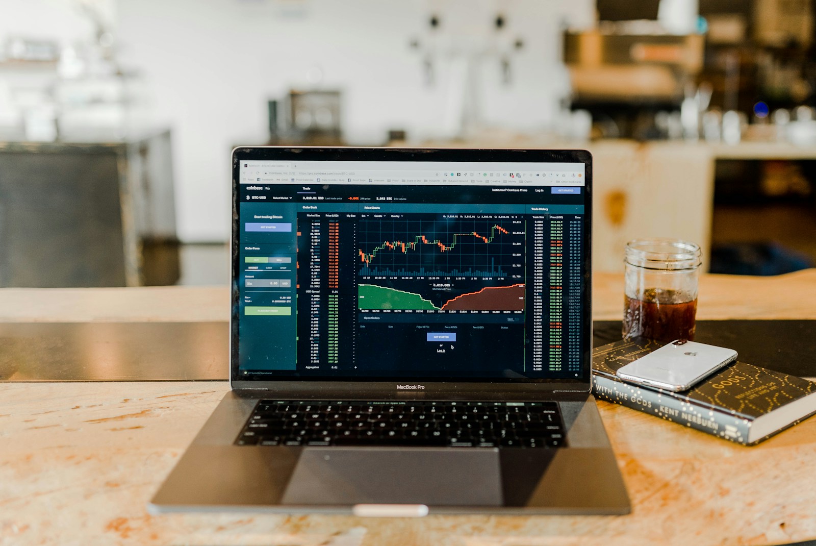 Swing Trading Strategies for Crypto and Stocks: Profit in 2025